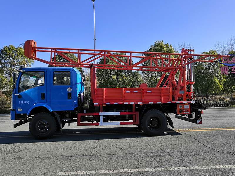 東風(fēng)華神雙排5型汽車(chē)鉆機