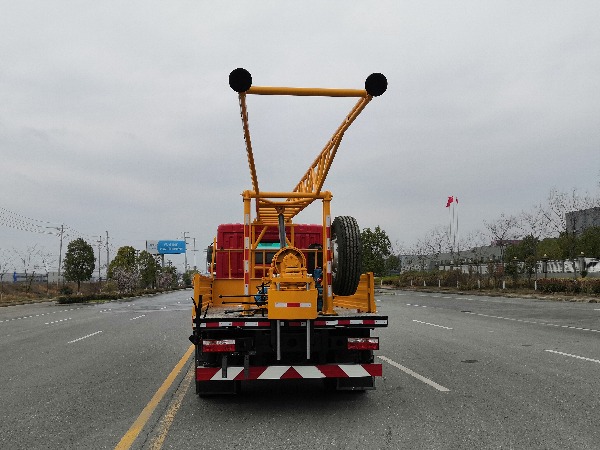 東風(fēng)多利卡雙排3型汽車(chē)鉆機