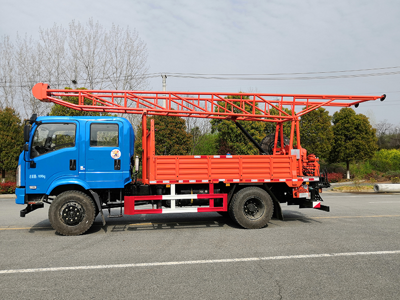 東風(fēng)華神雙排座3型汽車(chē)鉆機